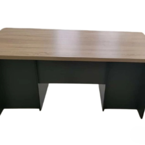 Bureau avec un plateau en bois
